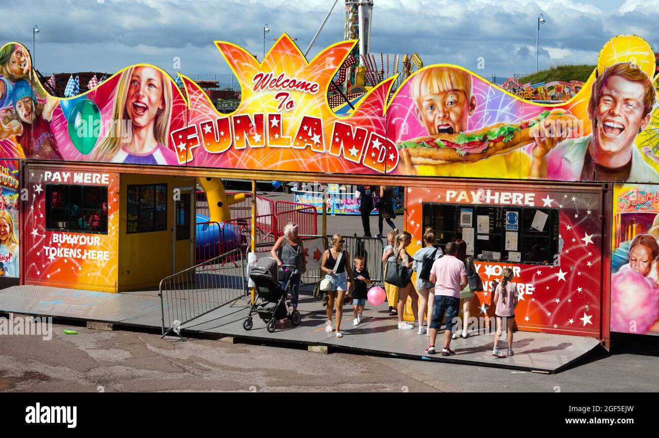Ingresso ad un funfair 'Funland' presso la località balneare di Morecambe, Lancashire, Inghilterra, Regno Unito. Foto Stock
