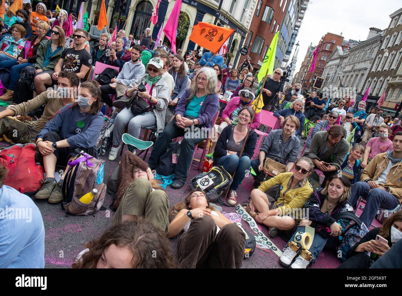 LONDRA, INGHILTERRA - AGOSTO 23 2021, Extinction Rebellion prende il controllo del West End di Londra il primo giorno di un'acquisizione pianificata di Londra di due settimane Credit: Lucy North/Alamy Live News Foto Stock