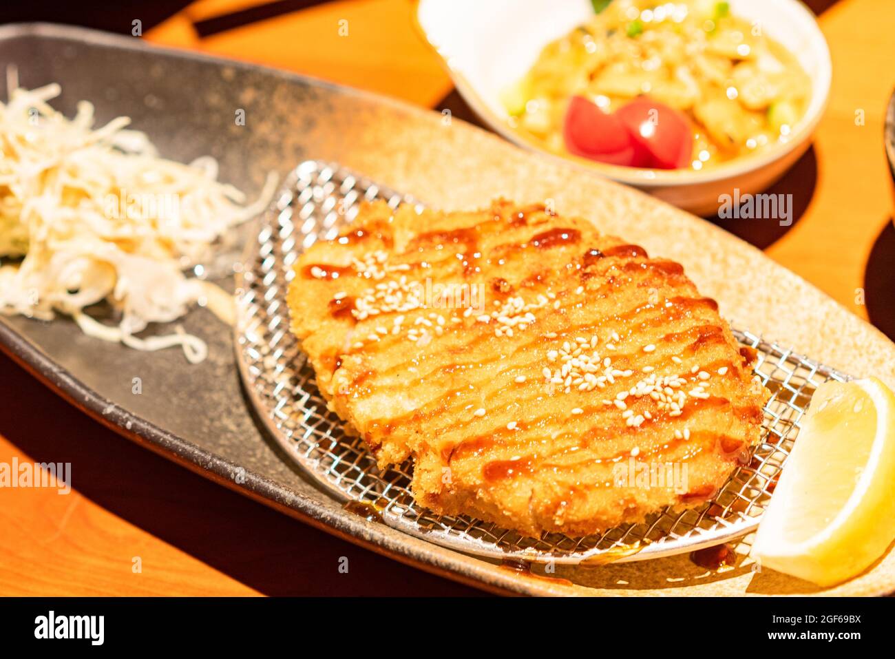 Set di sushi e sashimi e maiale Chop pasto giapponese cibo stock foto Foto Stock