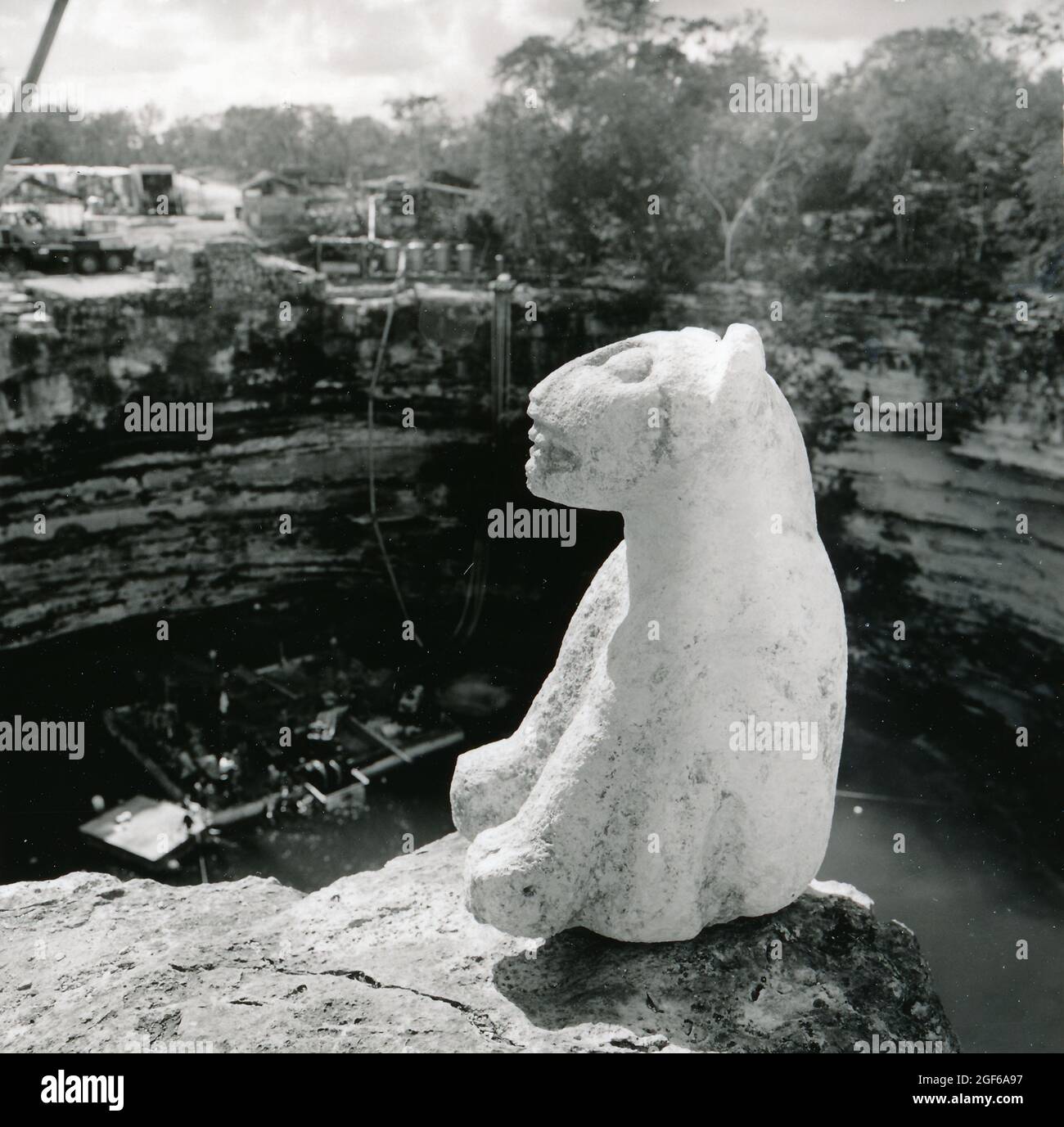 Figura Jaguar esumata dal cenote sacro xtoloc a Chichen Itza, 1967 Foto Stock