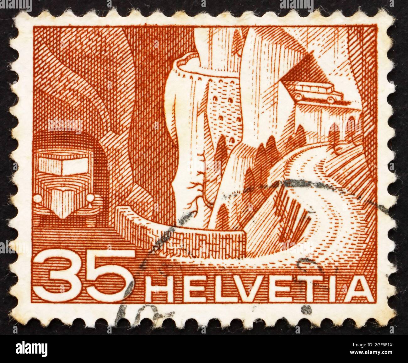 SVIZZERA - CIRCA 1949: Un francobollo stampato in Svizzera mostra la strada postale Alpina, circa 1949 Foto Stock