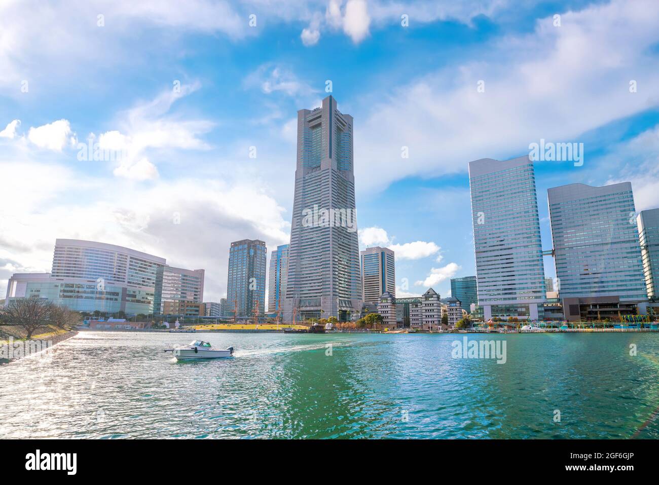 Skyline di Yokohama con cielo blu in Giappone Foto Stock