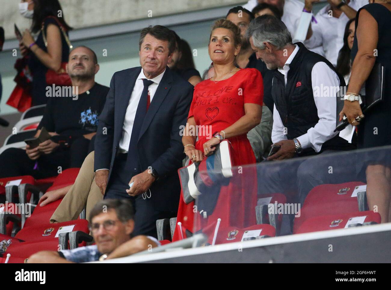 Sindaco di Nizza Christian Estrosi, sua moglie Laura Tenoudji partecipa al campionato francese Ligue 1 partita di calcio tra OGC Nice (OGCN) e Olympique de Marseille (OM) il 22 agosto 2021 allo stadio Allianz Riviera di Nizza, Francia - Foto Jean Catuffe / DPPI Foto Stock