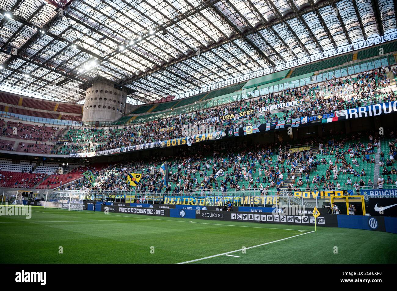 Milano, Italia - 21 agosto 2021: Stadio San Siro davanti al Campionato  Italiano di Calcio Serie A 2021-2022 partite Inter Milano vs Genova a San  Siro St Foto stock - Alamy