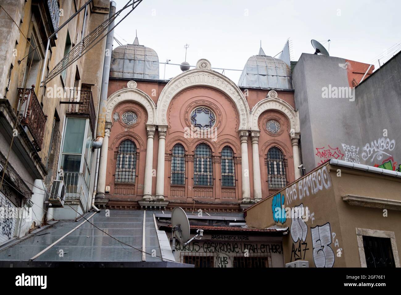 L'esterno della sinagoga Ashkenazi nel quartiere di Beyoğlu. A Istanbul, Turchia. Foto Stock