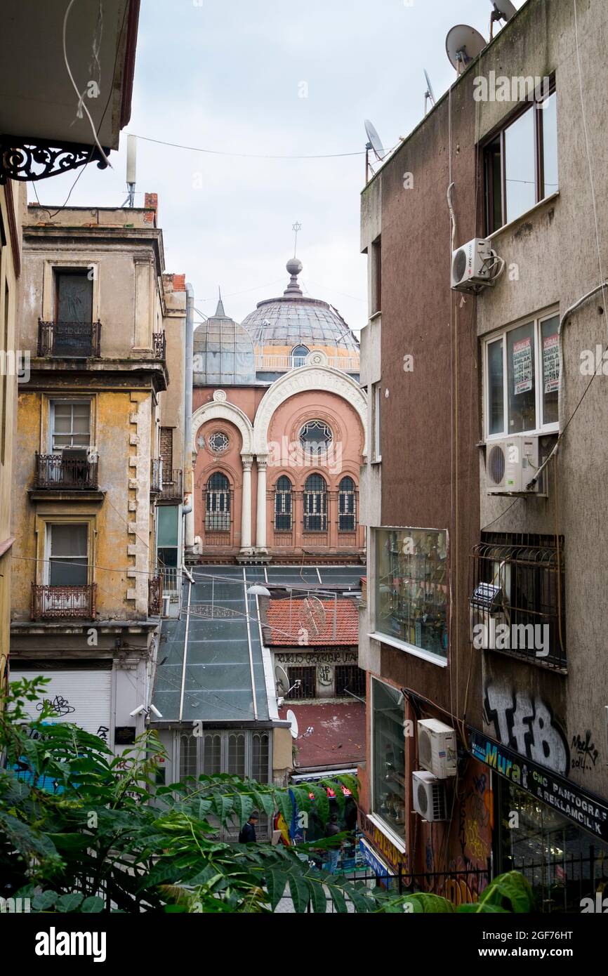 L'esterno della sinagoga Ashkenazi nel quartiere di Beyoğlu. A Istanbul, Turchia. Foto Stock