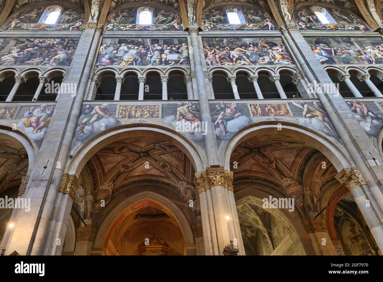 Gli interni della cattedrale di Parma, l'architettura e le opere d'arte. Emilia Romagna, Italia. Foto Stock