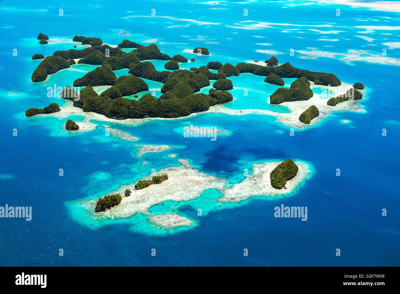 Vista dall'alto della laguna di Palau con 1000 isole, Oceano Pacifico, Micronesia, Palau Foto Stock