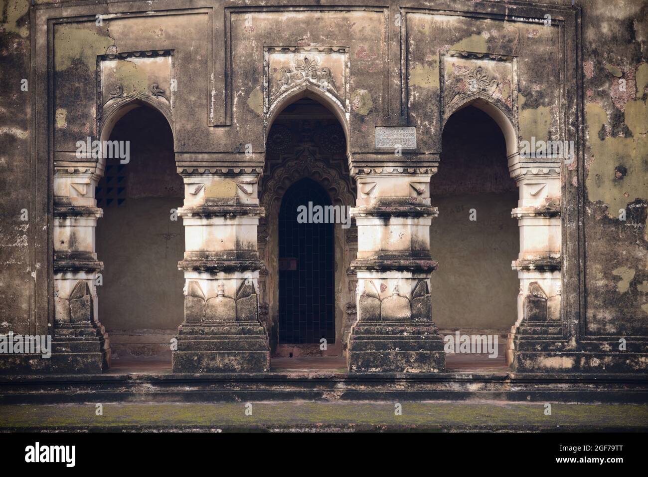 Ingresso Garbhagriha del Tempio di Lalji (vista sud) costruito da Bir Singha II della dinastia Malla nel 1658 d.C. E' uno degli impressionanti lateriti costruiti a Ek Foto Stock