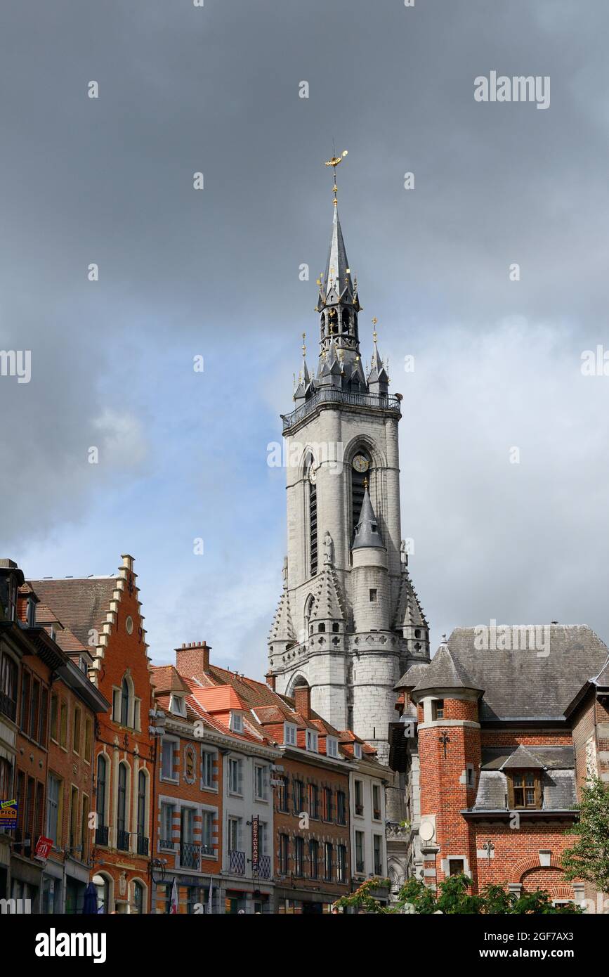 Belfry nel centro storico di Tournai, provincia di Hainaut, Vallonia, Belgio Foto Stock