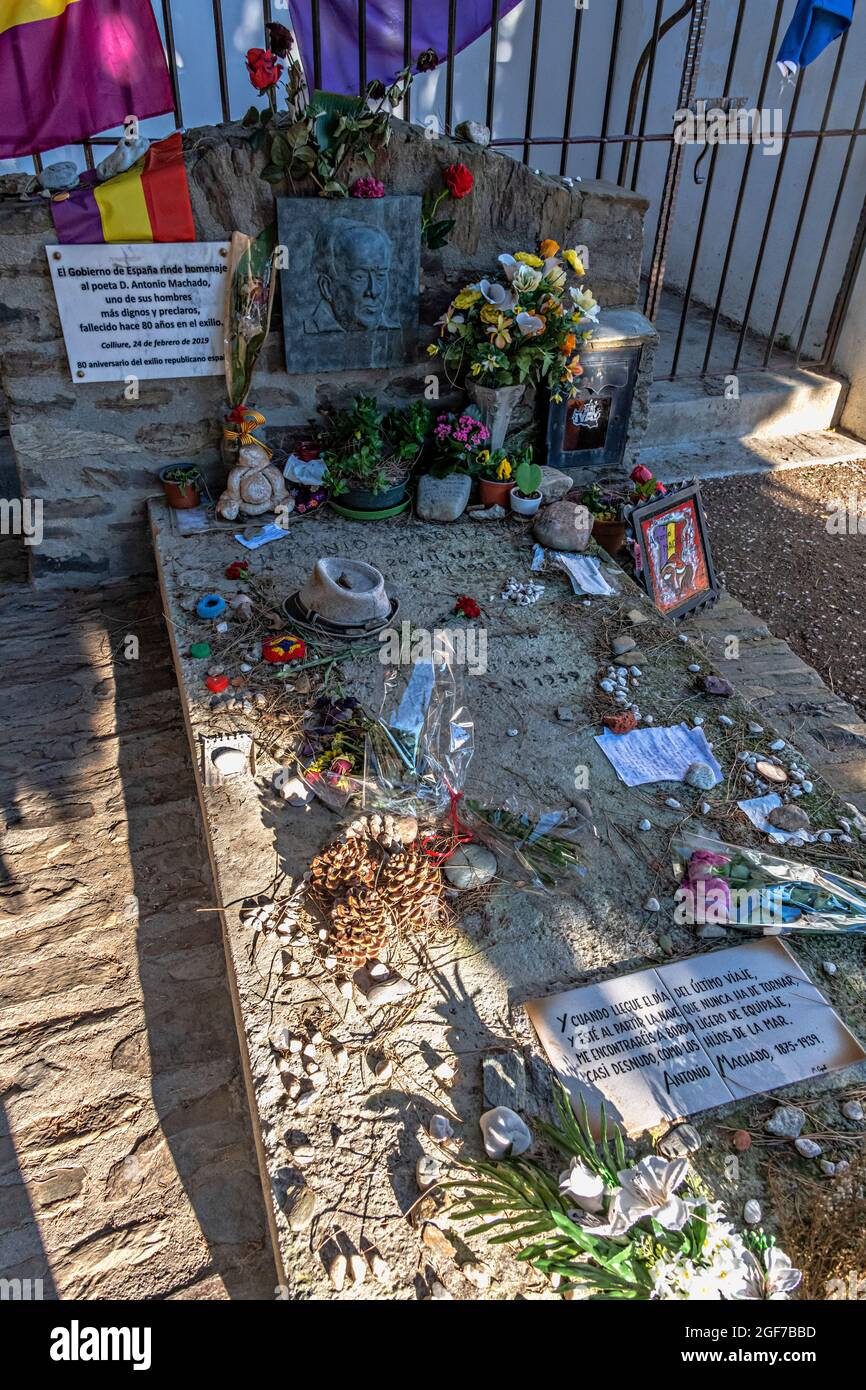 Tomba del poeta Antonio Mahado e sua madre Ana Ruiz a Collioure, Pirenei Orientali, Francia. Foto Stock