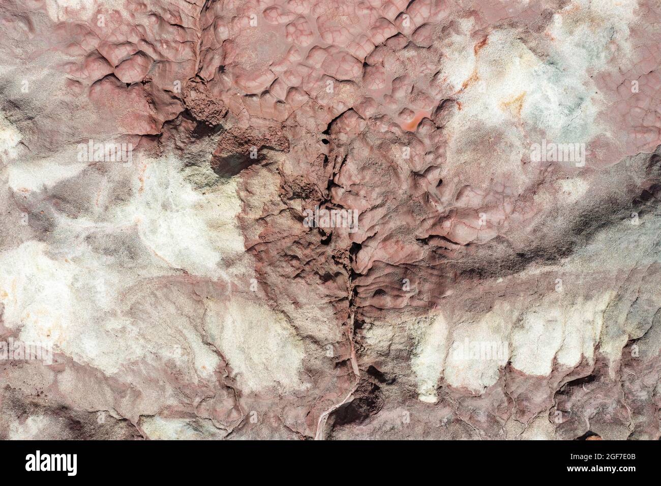 Terreno estremamente ricco di minerali nella zona delle miniere di Rio Tinto, vista aerea, fuchi, provincia di Huelva, Andalusia, Spagna Foto Stock