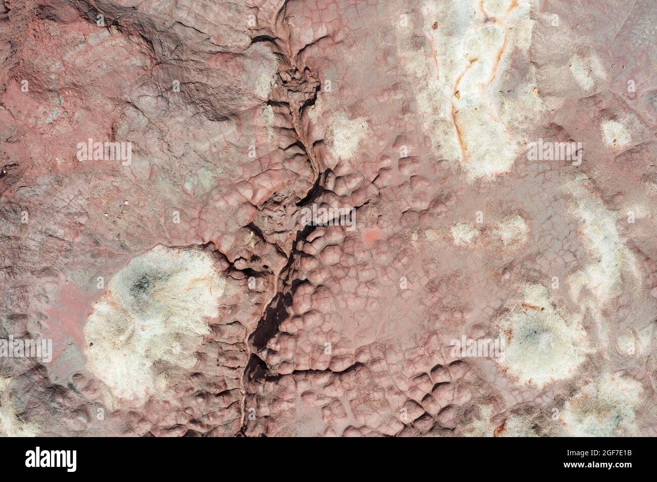 Terreno estremamente ricco di minerali nella zona delle miniere di Rio Tinto, vista aerea, fuchi, provincia di Huelva, Andalusia, Spagna Foto Stock