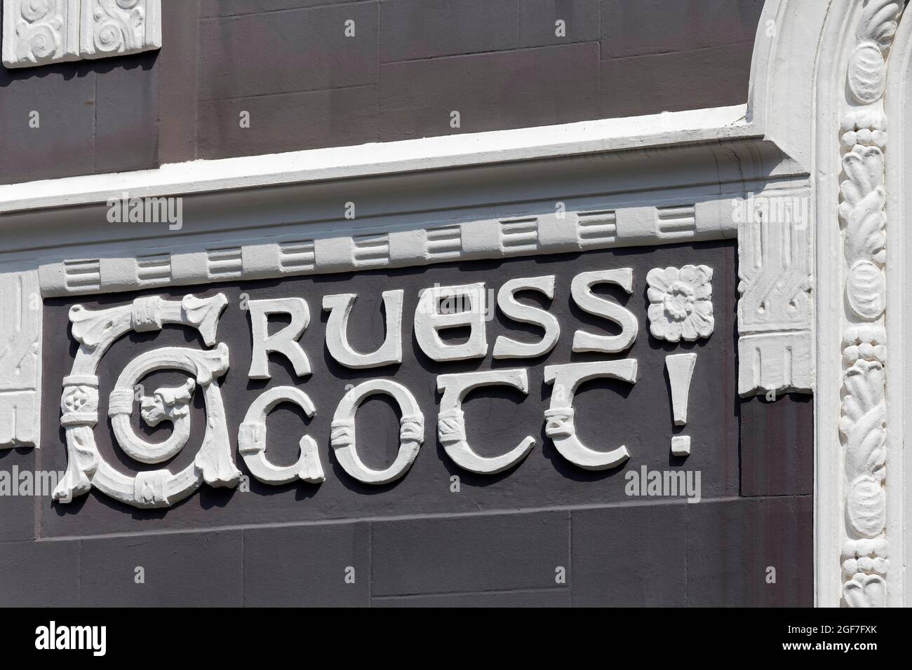 Iscrizione Gruess Gott su una casa del 1903, Moenchengladbach, Renania settentrionale-Vestfalia, Germania Foto Stock