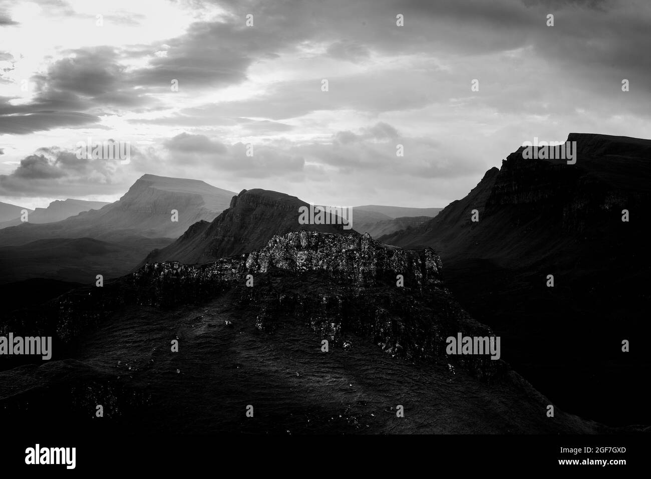 Il vecchio uomo di Storr in bianco e nero, Isola di Skye, Scozia. Foto Stock