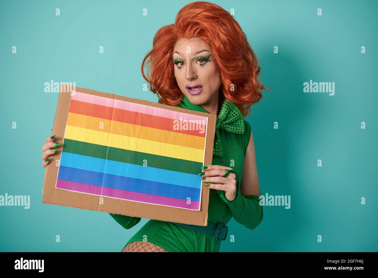 Trascina la regina con la bandiera LGBTQ Foto Stock