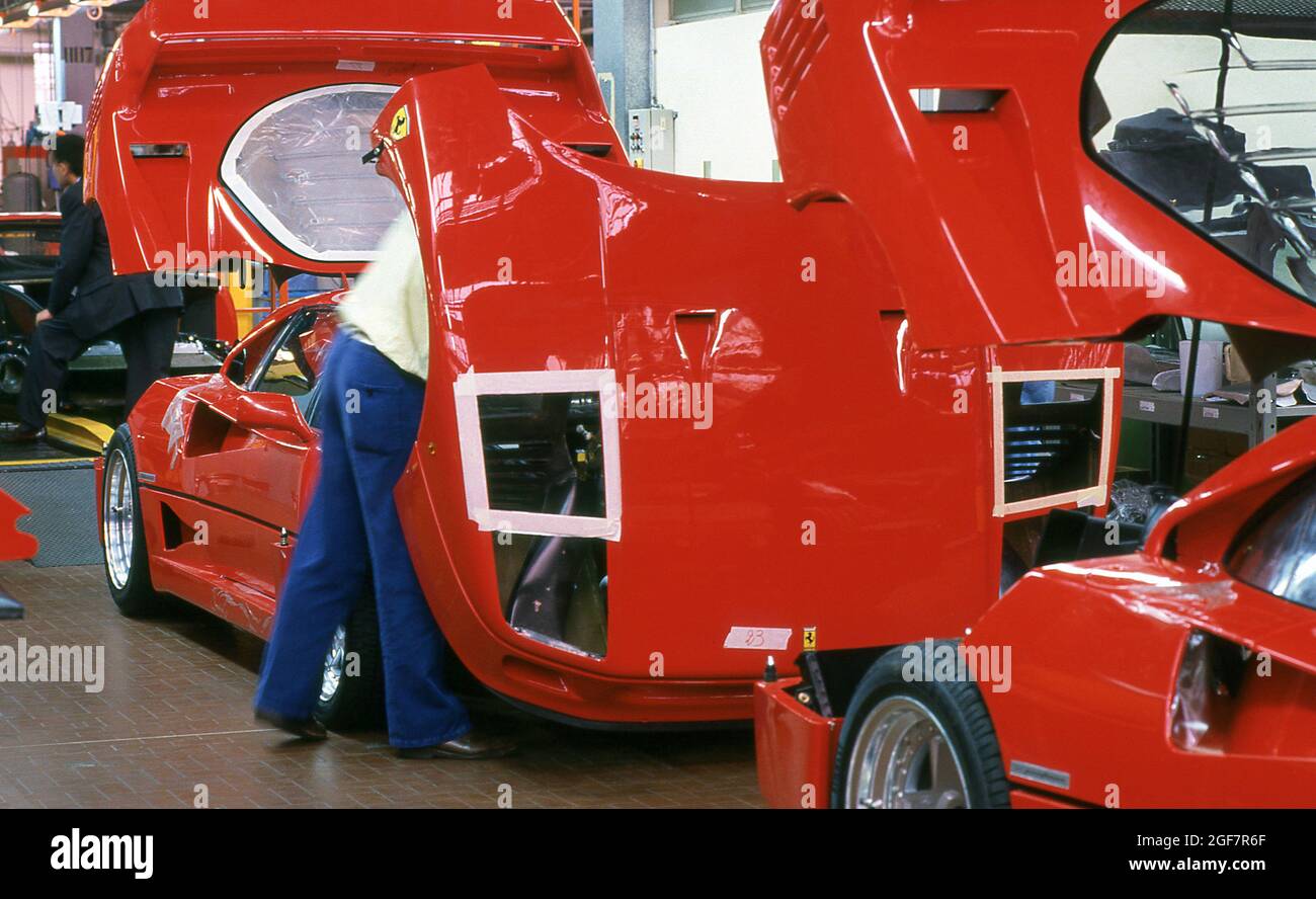 Linea di produzione Ferrari F40 presso lo stabilimento Maranello Ferrari in Italia 05/1987 Foto Stock