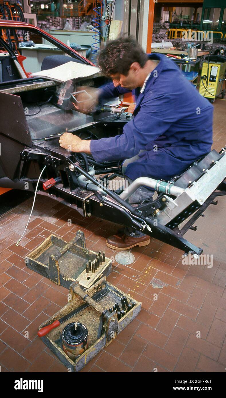 Linea di produzione Ferrari F40 presso lo stabilimento Maranello Ferrari in Italia 05/1987 Foto Stock