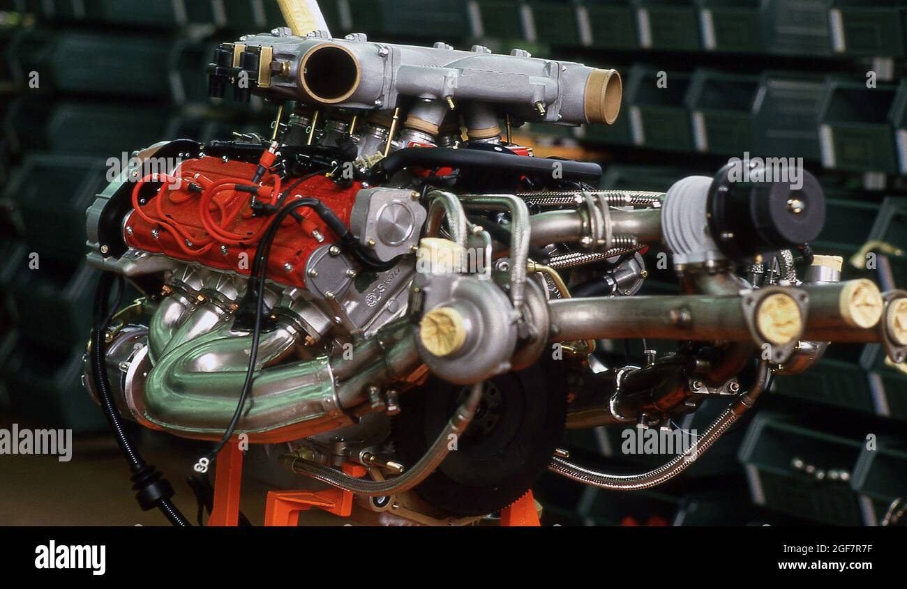 Linea di produzione Ferrari F40 presso lo stabilimento Maranello Ferrari in Italia 05/1987 Foto Stock