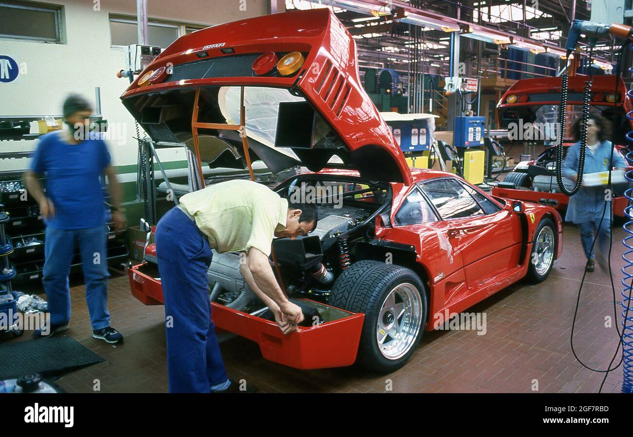 Linea di produzione Ferrari F40 presso lo stabilimento Maranello Ferrari in Italia 05/1987 Foto Stock