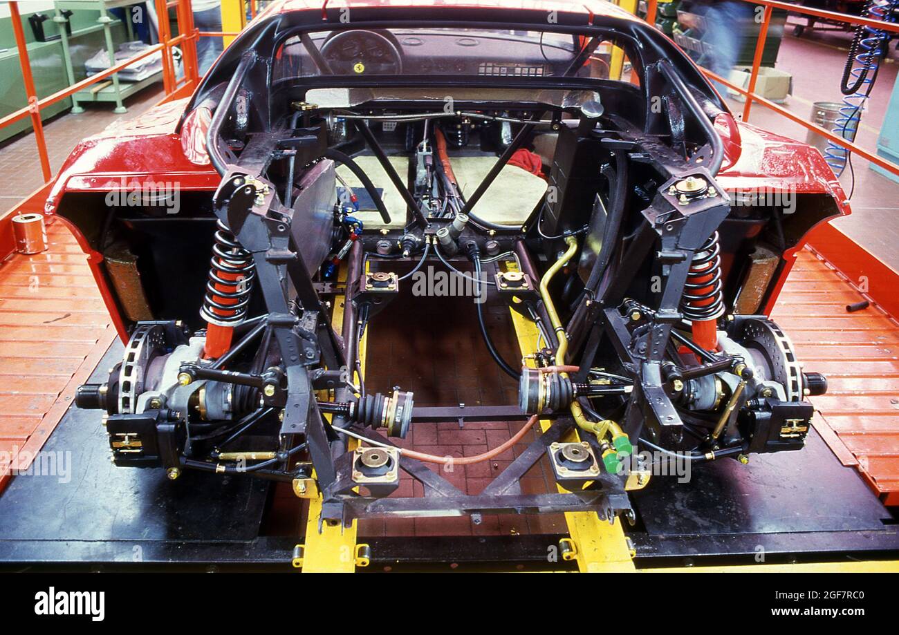 Linea di produzione Ferrari F40 presso lo stabilimento Maranello Ferrari in Italia 05/1987 Foto Stock
