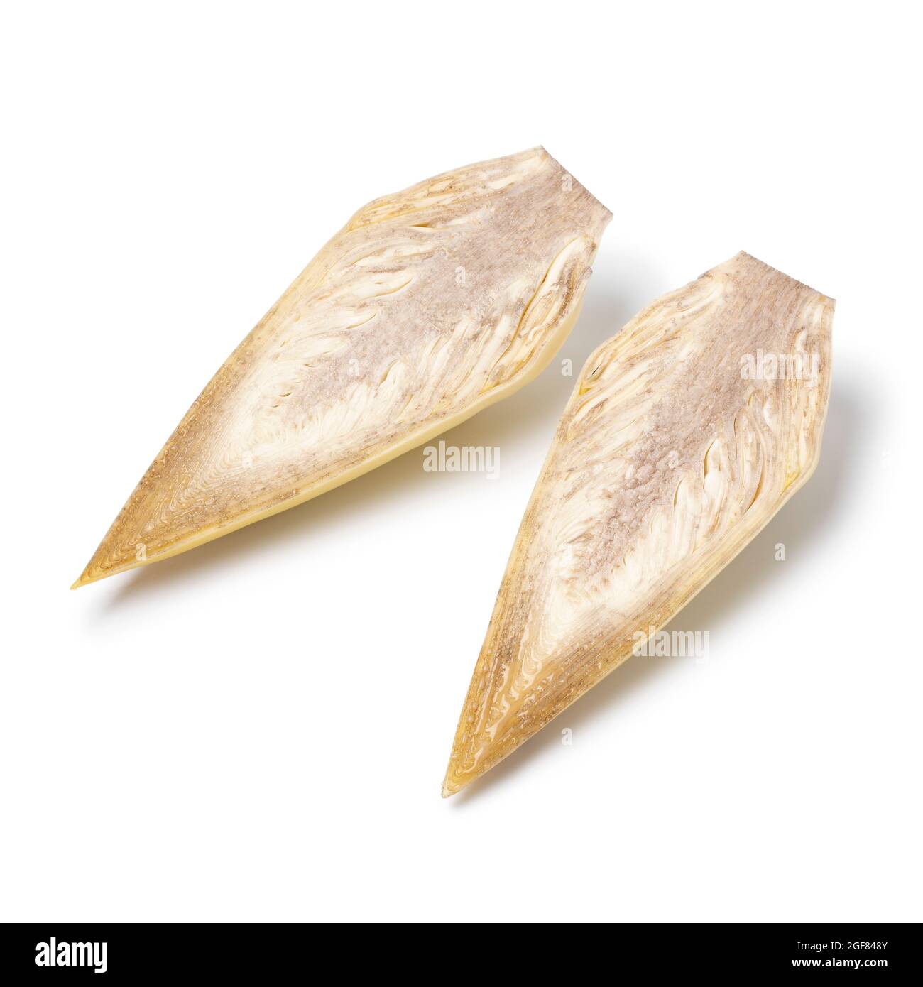 Dimezzato fresco greggio banana fiore tropicale primo piano isolato su sfondo bianco Foto Stock