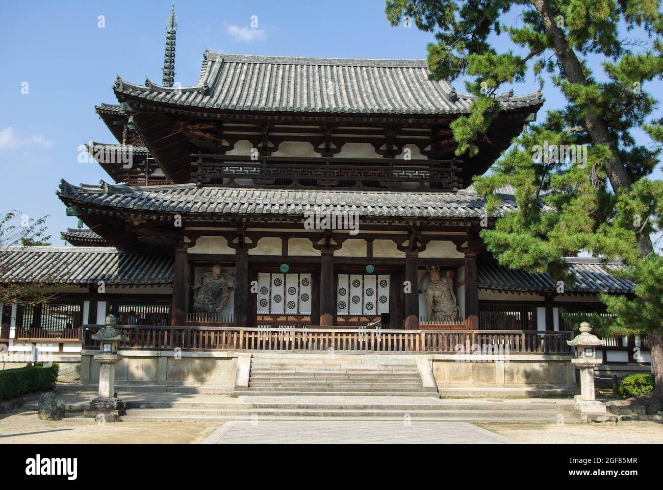 La porta centrale (chumon) del distretto occidentale del Tempio di Horyuji, Prefettura di Nara Giappone Foto Stock