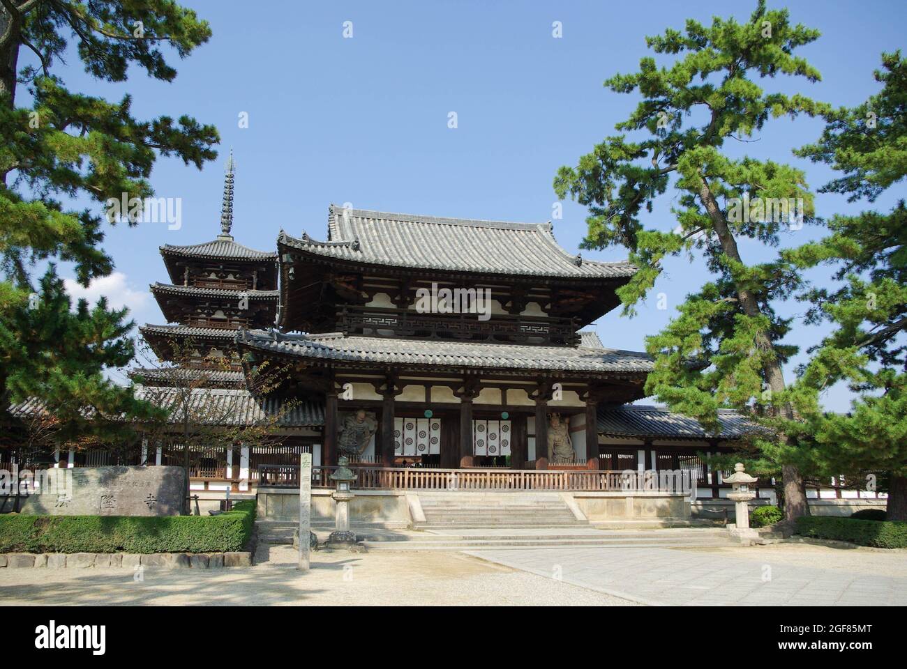 La porta centrale (chumon) del distretto occidentale del Tempio di Horyuji, Prefettura di Nara Giappone Foto Stock