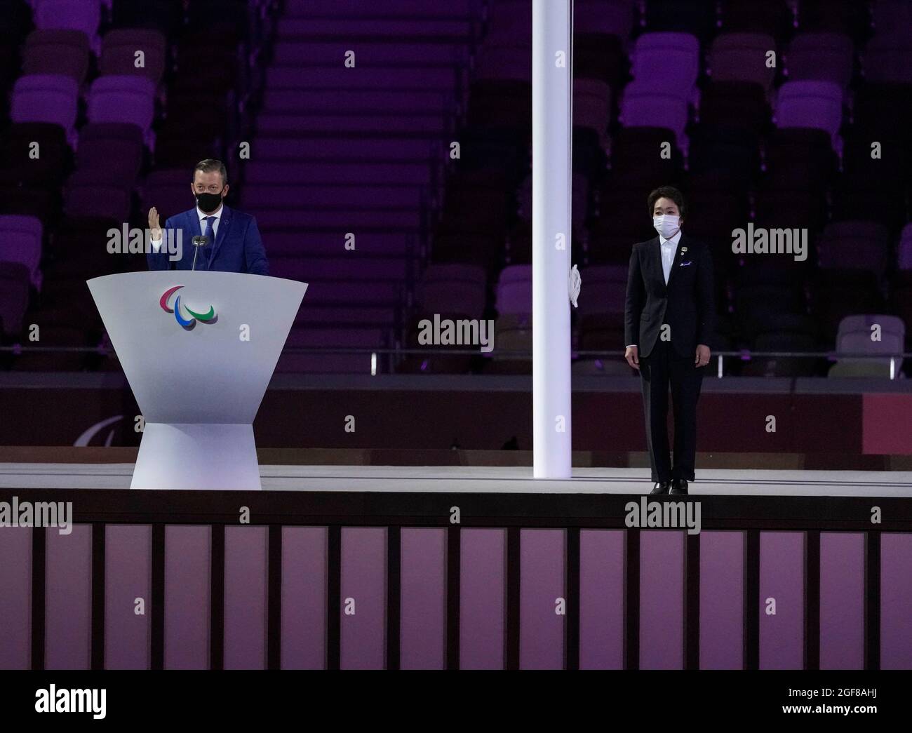 Tokyo, Giappone. 24 agosto 2021. Il presidente del Comitato Paralimpico Internazionale (IPC) Andrew Parsons (L) interviene durante la cerimonia di apertura dei Giochi Paralimpici di Tokyo 2020 a Tokyo, Giappone, 24 agosto 2021. Credit: HU Huhu/Xinhua/Alamy Live News Foto Stock