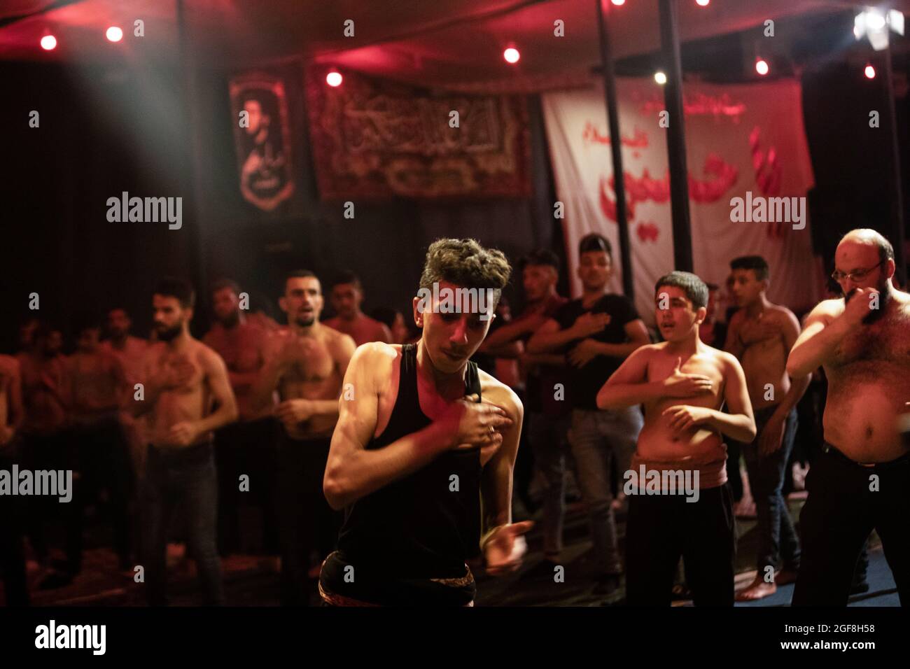 Foto dalla zona meridionale di Damasco Siria 'al- Saida Zainab' dove lo Shiaa celebra con Ashoraa il ricordo della morte di Imam Hussien ago 2021 Foto Stock