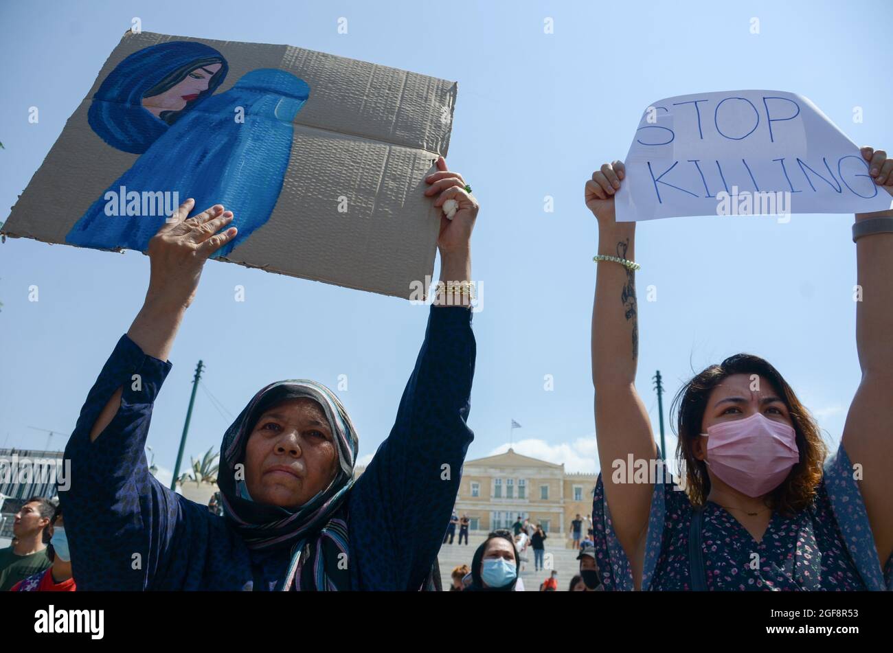 I rifugiati afghani che vivono in Grecia protestano contro la riassunzione del controllo dei talebani sul loro paese, il 19 agosto 2021 ad Atene, Grecia. Foto Stock