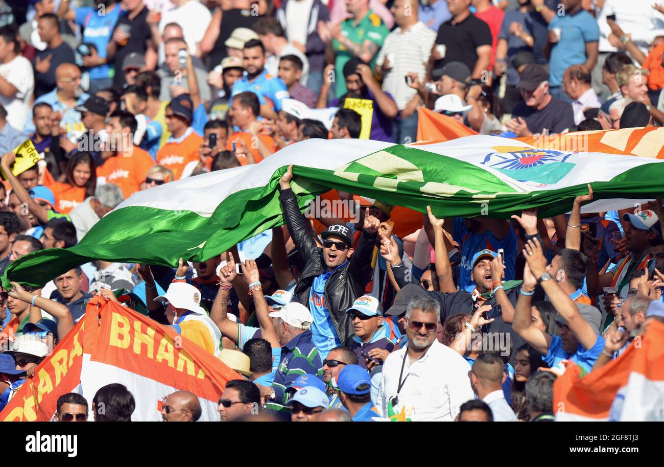 Tifosi di cricket dell'India con la bandiera nazionale dell'India One Day International - ODI - Inghilterra contro India 2014 Foto Stock