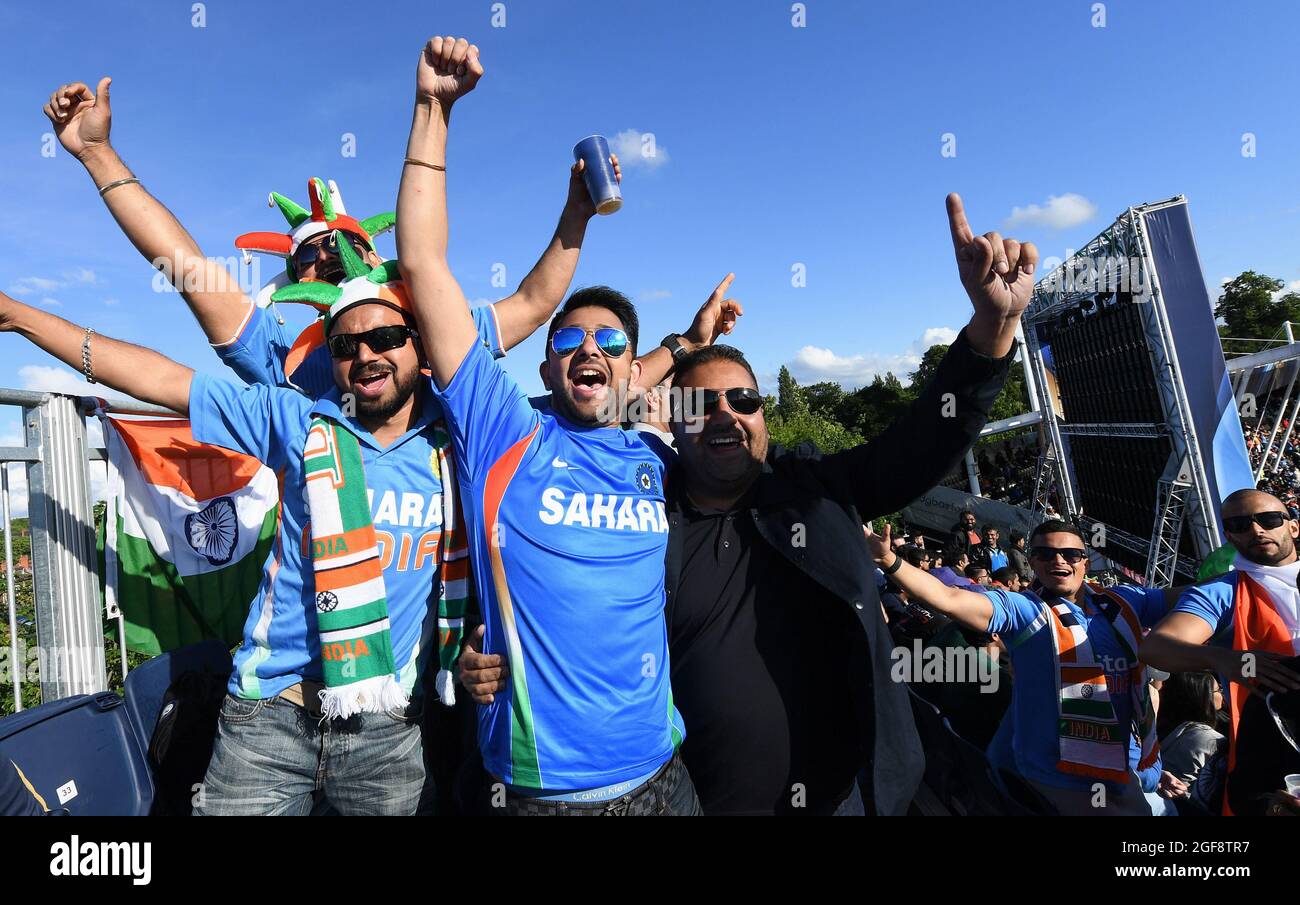 Tifosi indiani cricket tifosi India / Pakistan ICC Champions Trophy Foto Stock