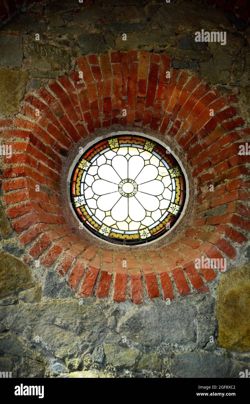 Austria, vetrata circolare nella chiesa di Fran Foto Stock