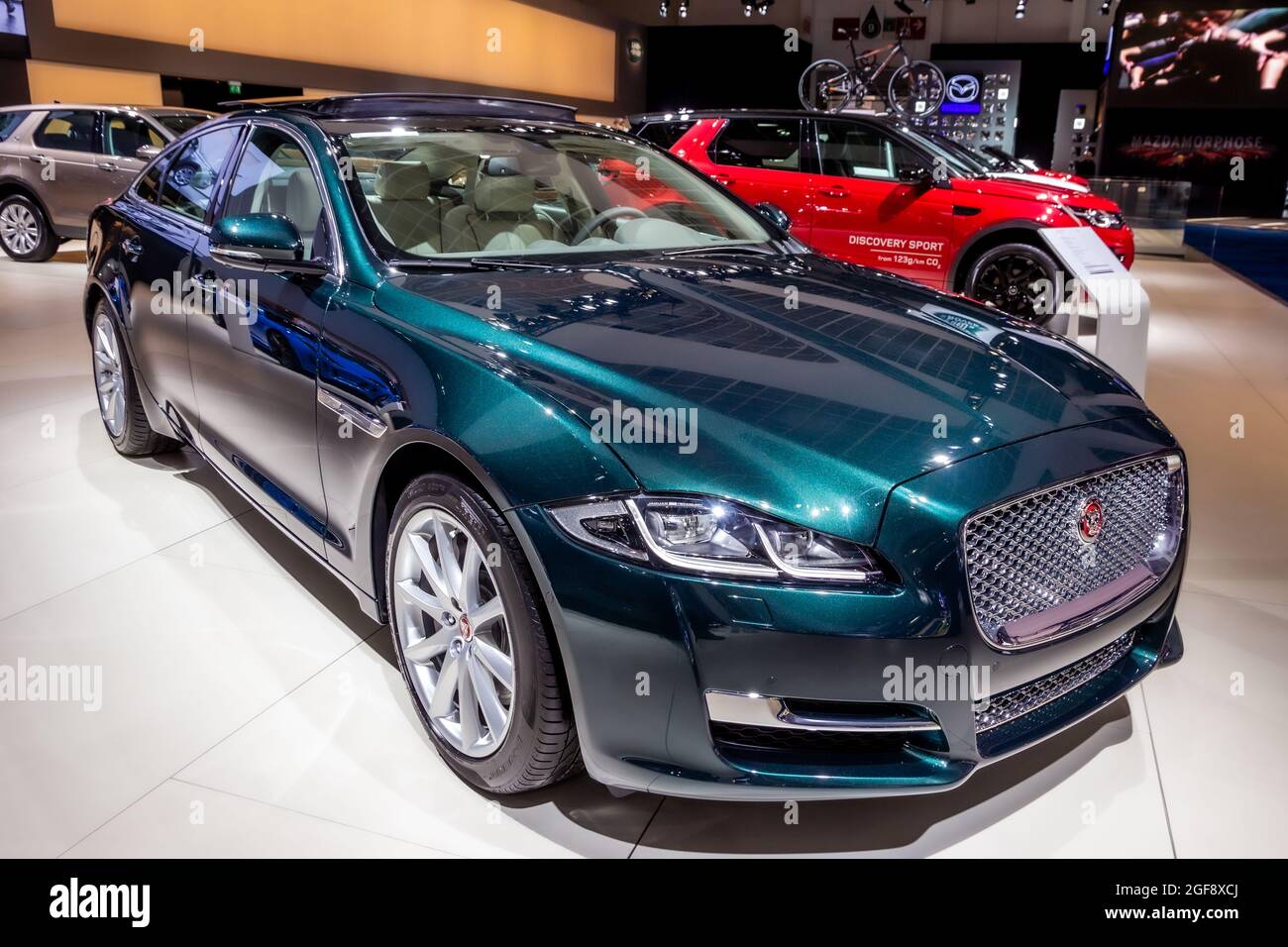 Jaguar XJ presentato al Salone Autosalon di Bruxelles. Belgio - 12 gennaio 2016 Foto Stock