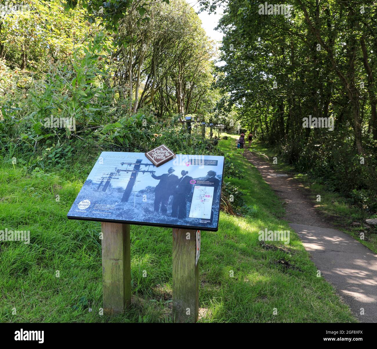 Pali telegrafici corti una volta usati per ingegneri di formazione, museo di Porthcurno Telegraph, Porthcurno, Cornovaglia, Inghilterra, REGNO UNITO Foto Stock