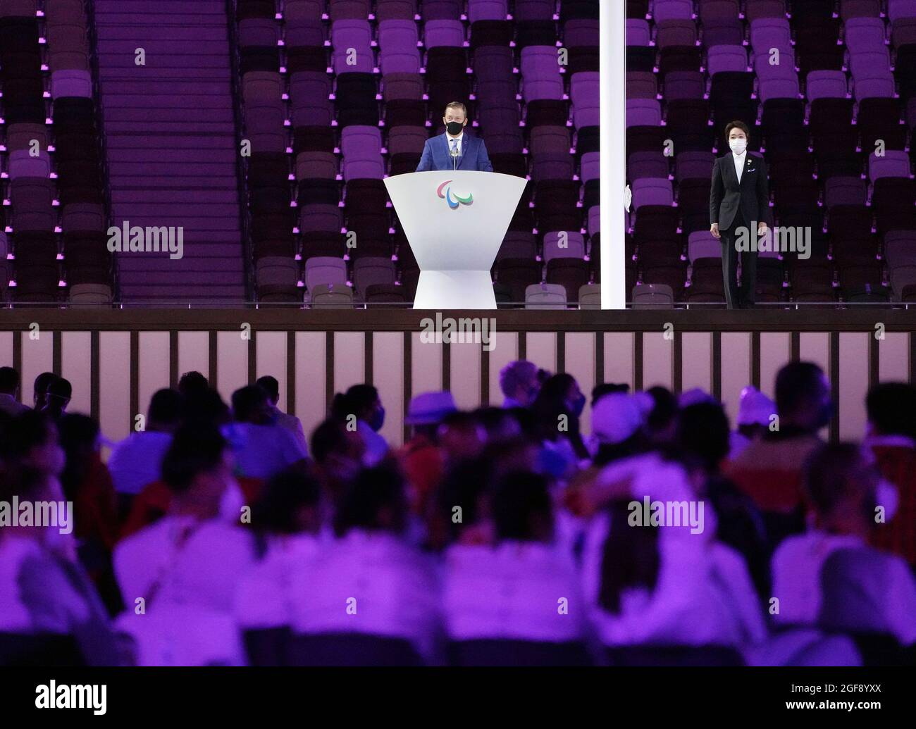 Tokyo, Giappone. 24 agosto 2021. Il presidente del Comitato Paralimpico Internazionale (IPC) Andrew Parsons (L) interviene durante la cerimonia di apertura dei Giochi Paralimpici di Tokyo 2020 a Tokyo, Giappone, 24 agosto 2021. Credit: CAI Yang/Xinhua/Alamy Live News Foto Stock