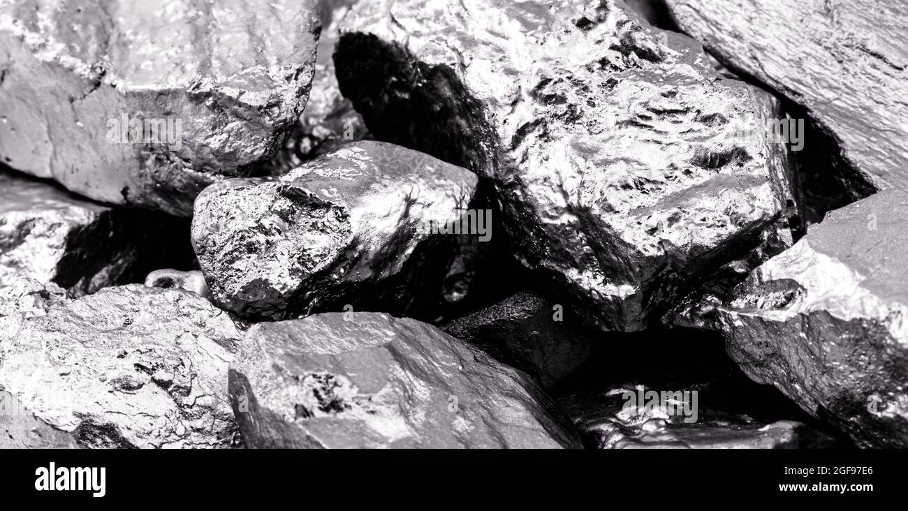 diverse pietre di palladio, un elemento chimico che a temperatura ambiente si contrae allo stato solido. Metallo utilizzato nell'industria. Messa a fuoco spot Foto Stock