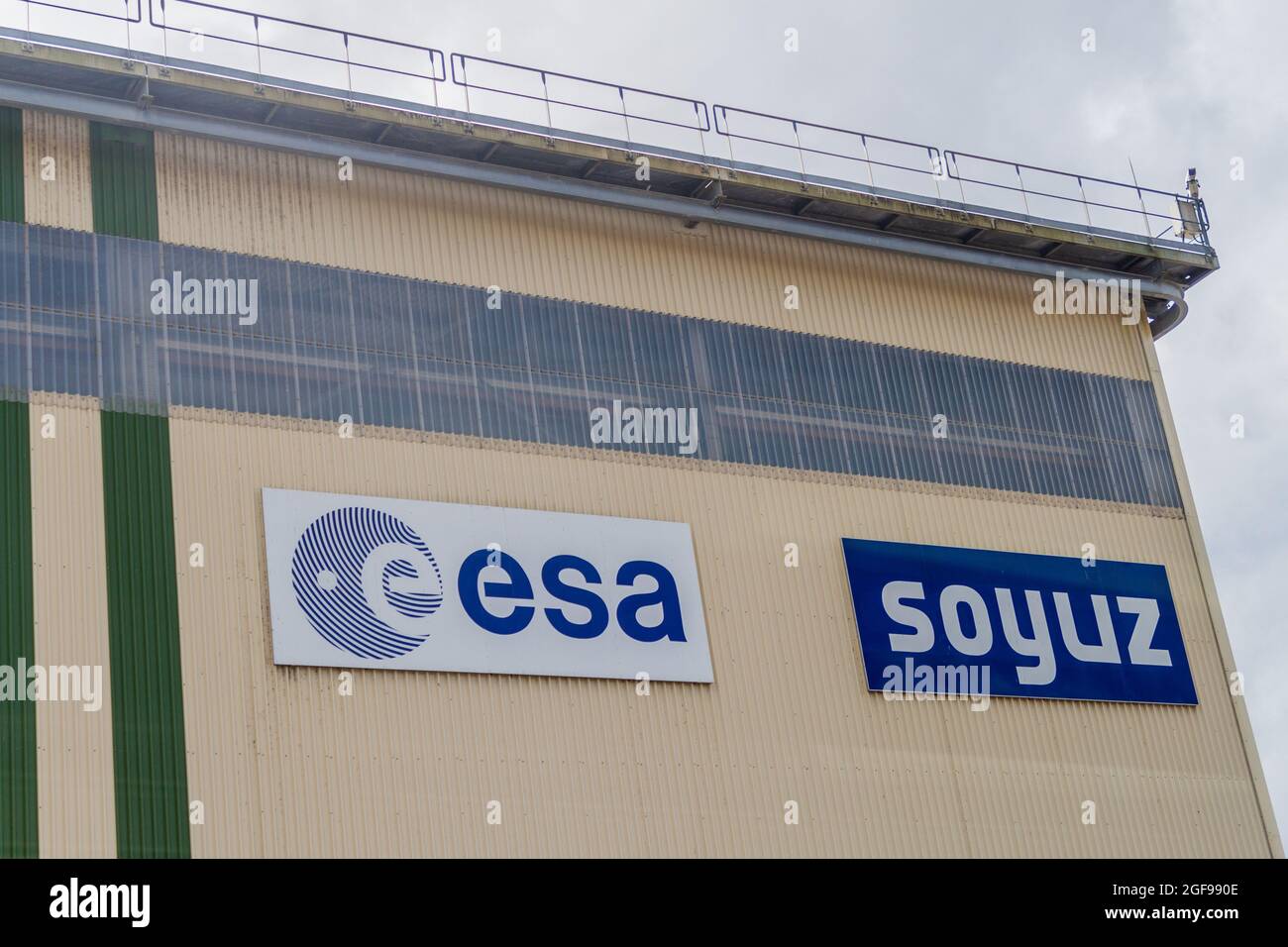 KOUROU, GUYANA FRANCESE - 4 AGOSTO 2015: Impianto di assemblaggio e lavorazione orizzontale al complesso di lancio Soyuz presso il Centro spaziale Guyanais (spazio Guyana C. Foto Stock