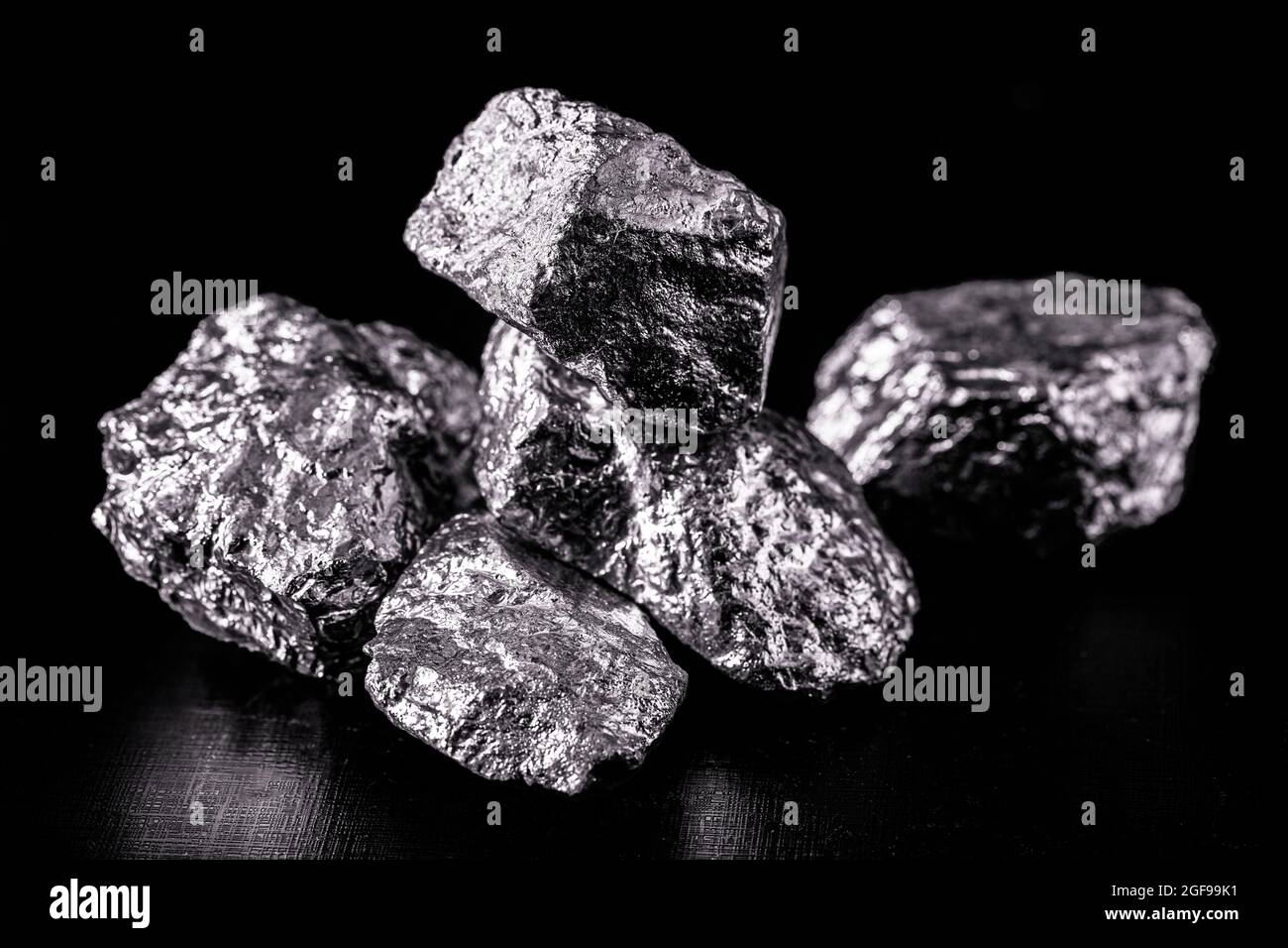 il tantalio o tantalio è un elemento chimico, minerale per uso industriale, resistente alla corrosione, minerale per uso industriale Foto Stock