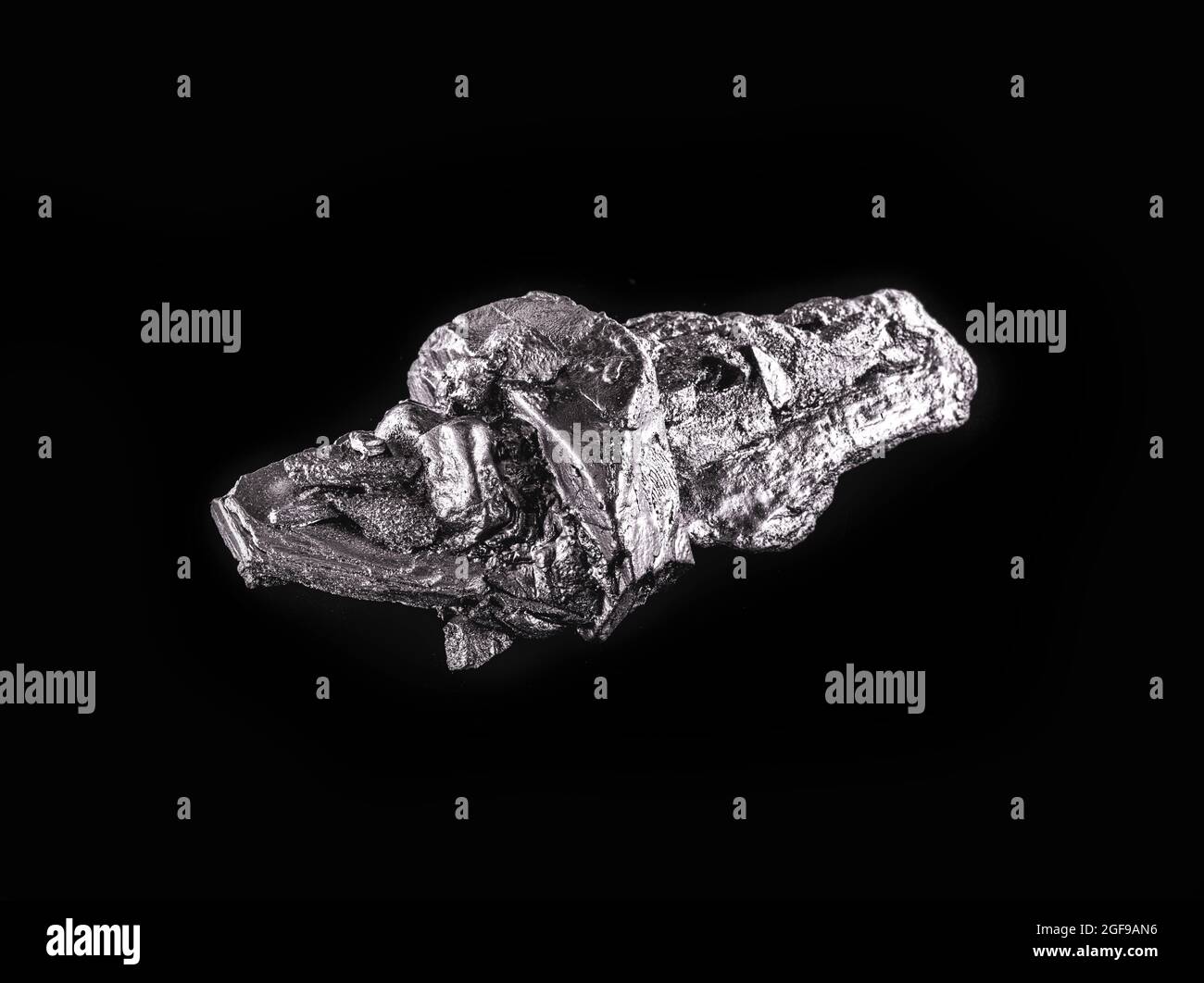 Il palladio è un elemento chimico che a temperatura ambiente si contrae allo stato solido. Metallo utilizzato nell'industria. Concetto di estrazione minerale. Foto Stock