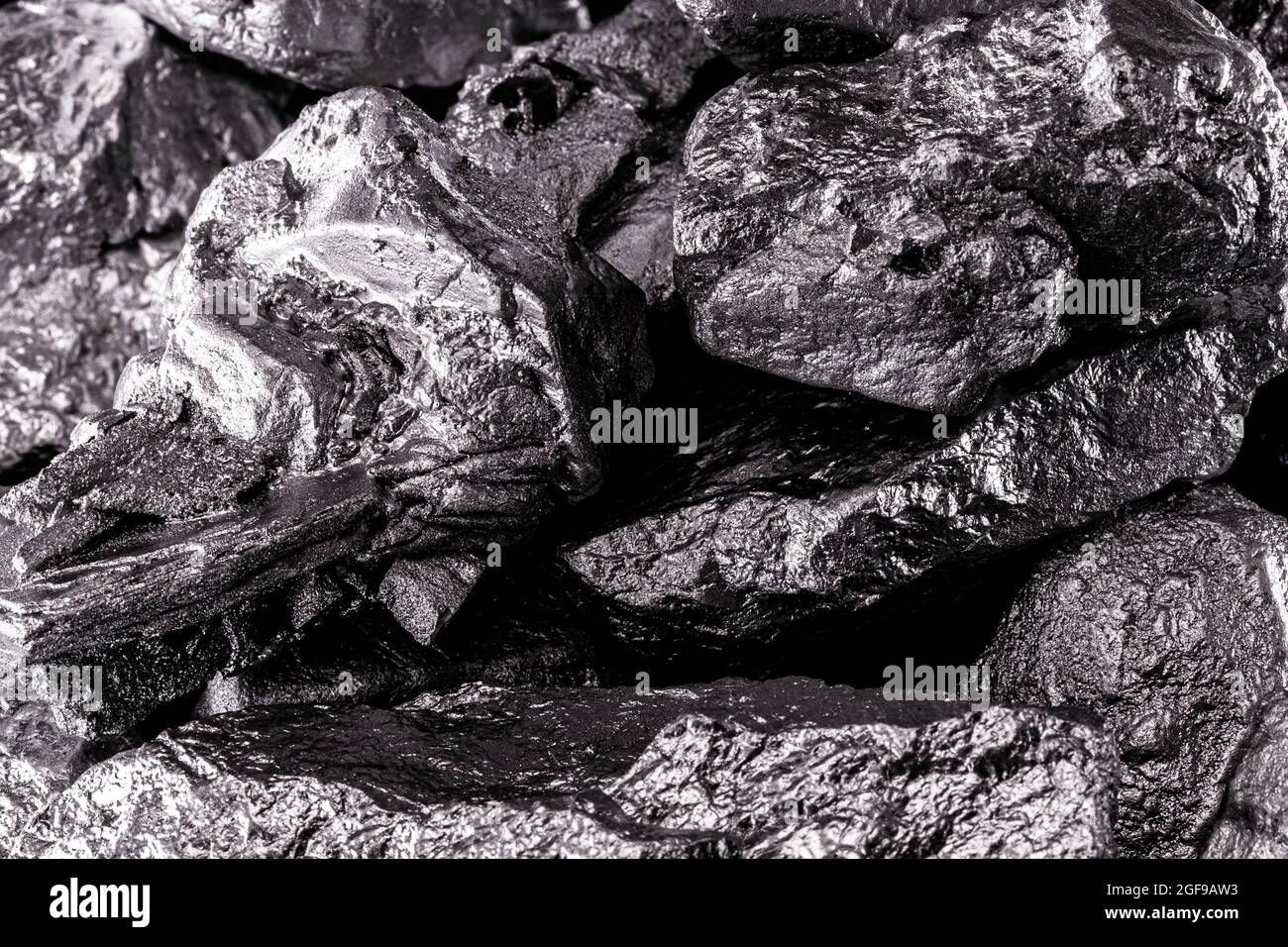 Il palladio è un elemento chimico che a temperatura ambiente si contrae allo stato solido. Metallo utilizzato nell'industria. Concetto di estrazione minerale. Foto Stock