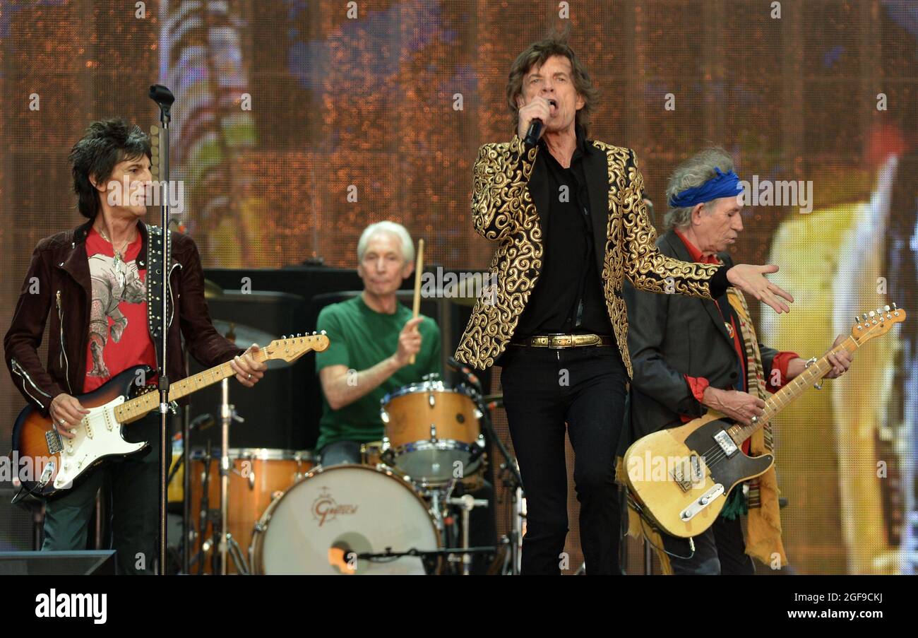 File photo sated 06/07/13 of the Rolling Stones, (da sinistra a destra) Ronnie Wood, Charlie Watts, Mick Jagger e Keith Richards, che divenne la prima band britannica a suonare un concerto all'aperto a Cuba. Il batterista dei Rolling Stones Charlie Watts è morto all'età di 80 anni, il suo pubblicista londinese Bernard Doherty ha detto in una dichiarazione all'agenzia di stampa della PA. Data di emissione: Martedì 24 agosto 2021. Foto Stock