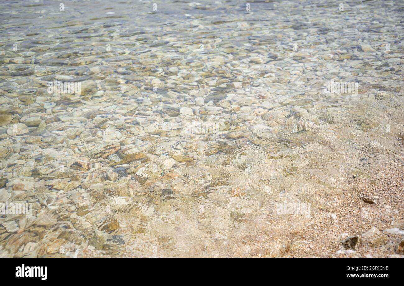 Fondale roccioso con acqua. Foto Stock