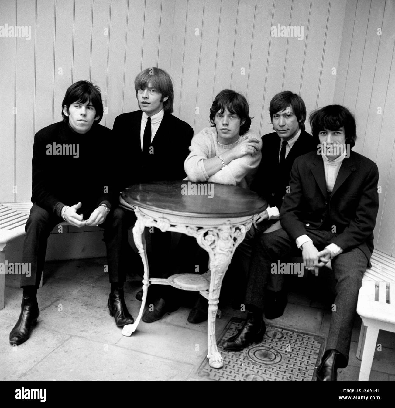 Foto di archivio datata 12/09/64 dei Rolling Stones, (da sinistra a destra) Keith Richards, Brian Jones, Mick Jagger, Charlie Watts e Bill Wyman. Il batterista dei Rolling Stones Charlie Watts è morto all'età di 80 anni, il suo pubblicista londinese Bernard Doherty ha detto in una dichiarazione all'agenzia di stampa della PA. Data di emissione: Martedì 24 agosto 2021. Foto Stock