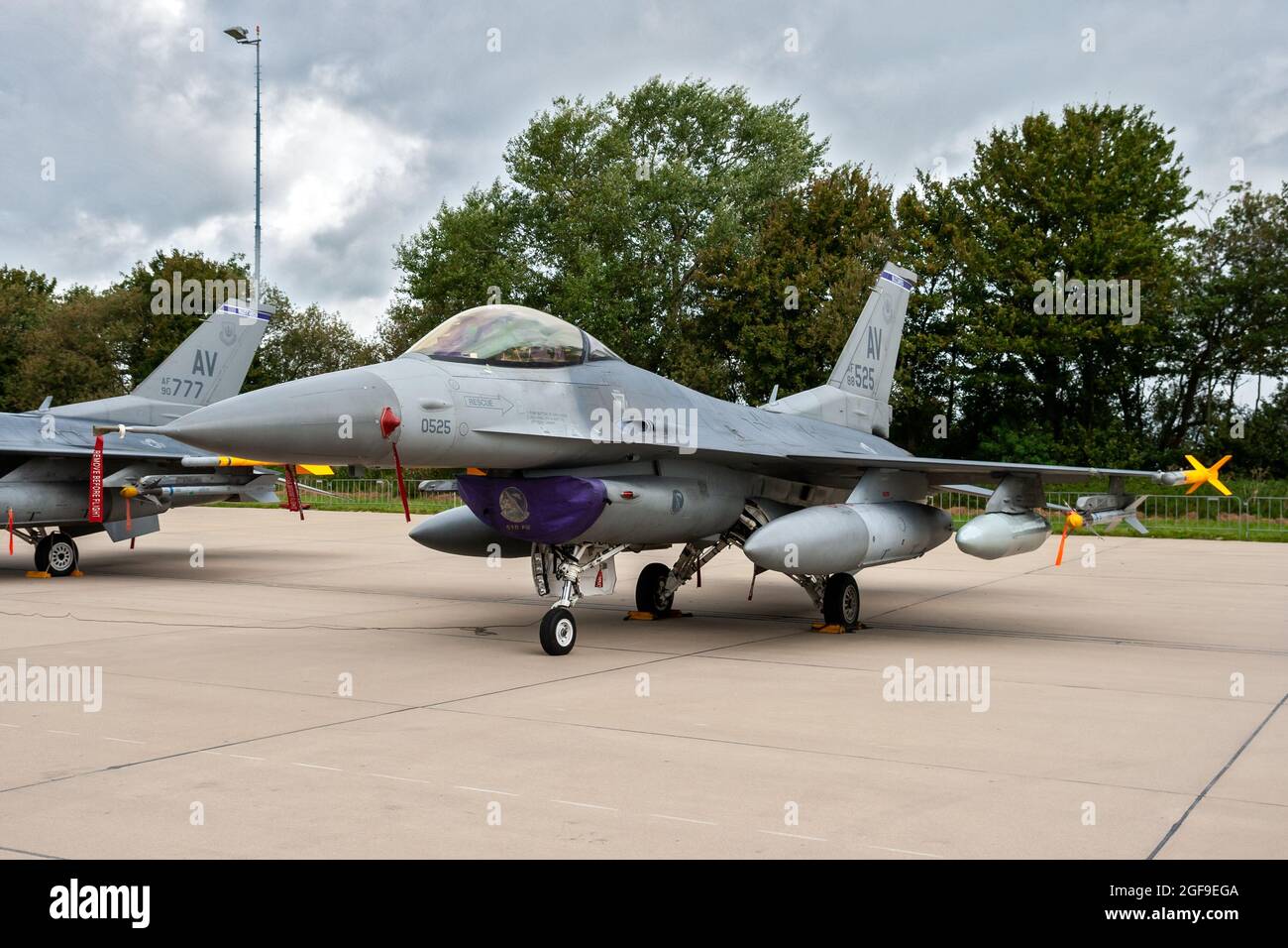 US Air Force F-16C Viper jet da caccia dalla base aerea di Aviano sul tarmac della base aerea di Leeuwarden. Paesi Bassi, 17 settembre 2011 Foto Stock