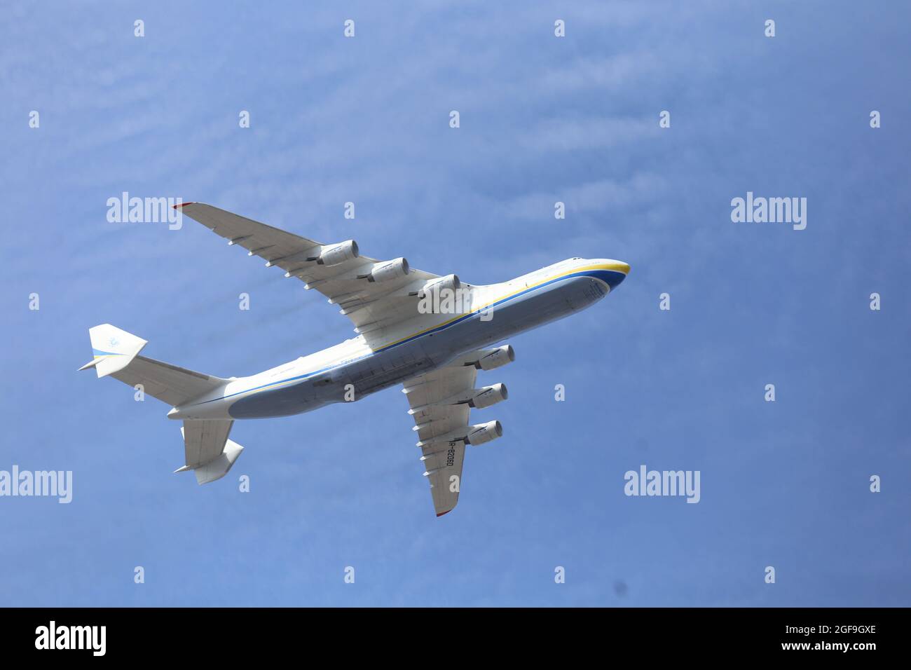 Kiev, Ucraina. 24 agosto 2021. Il più grande velivolo di trasporto del mondo, l'ucraino Antonov an-225 Mriya visto durante la sfilata Ucraina del giorno dell'Indipendenza a Kiev. L'Ucraina celebra 30 anni di indipendenza in un clima geopolitico instabile. Il Presidente Volodymyr Zelensky ha riunito rappresentanti di 40 paesi per inaugurare la piattaforma di Crimea alla vigilia dell'Indipendenza. (Foto di Mohammad Javad Abjoushak/SOPA /Sipa USA) Credit: Sipa USA/Alamy Live News Foto Stock