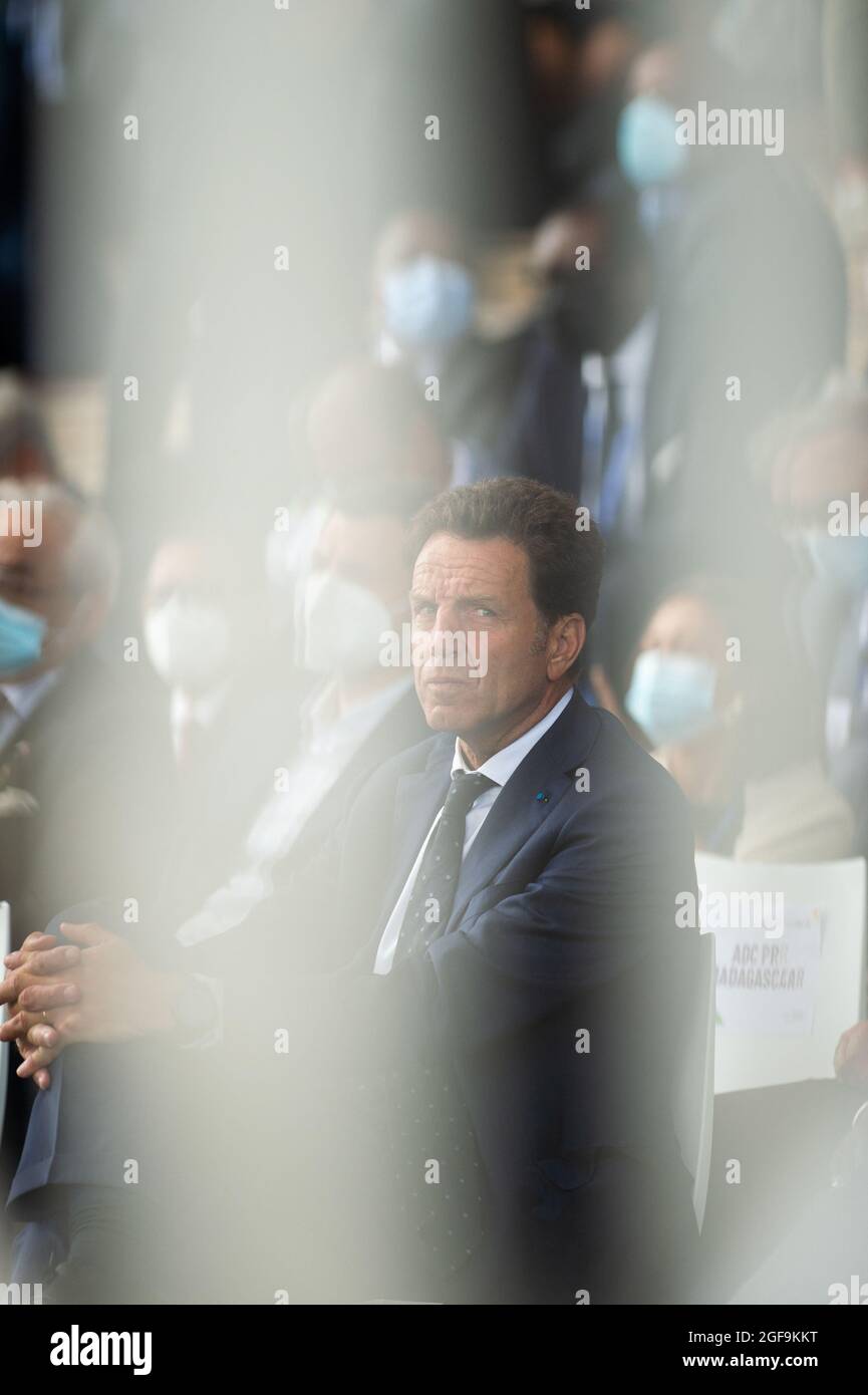 L'associazione francese dei datori di lavoro Medef Presidente Geoffroy Roux de Bezieux durante l'apertura del Medef riunione estiva annuale la Ref il 24 agosto 2021 sul corso di gara Longchamp a Parigi. Foto di Raffaello Lafargue/ABACAPRESS.COM Foto Stock