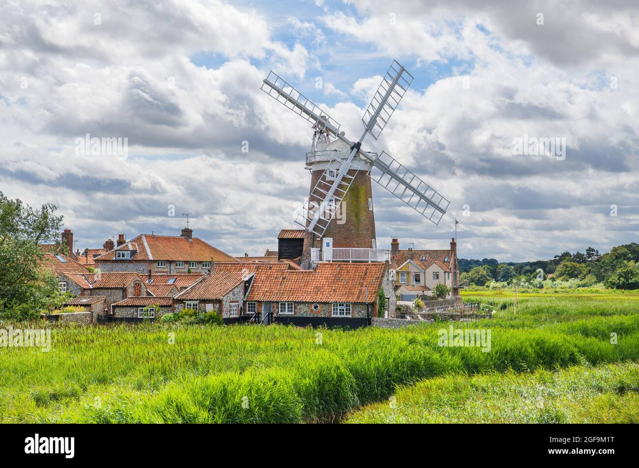 Windmill, Cley-next-the-Sea, Norfolk, East Anglia, Inghilterra, REGNO UNITO Foto Stock