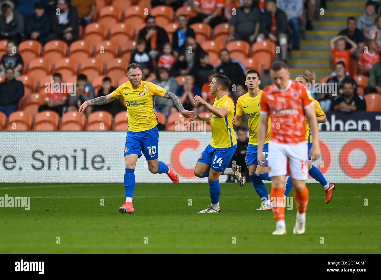 Aiden o'Brien #10 di Sunderland celebra il suo obiettivo Foto Stock